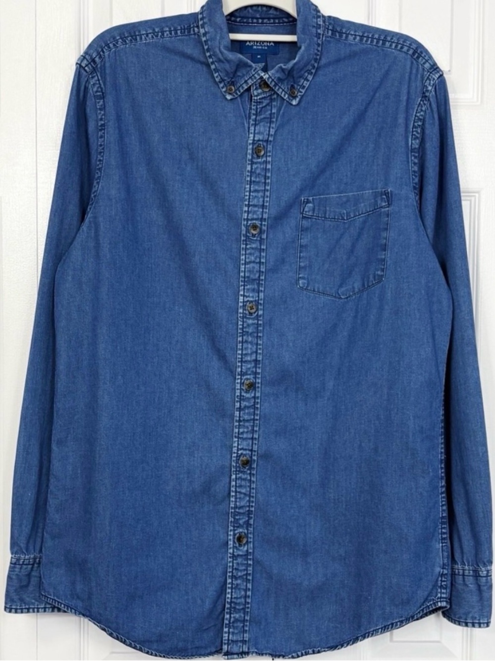 Arizona Jeans Co. Men's Classic Wash Blue Denim Button Down Shirt Medium